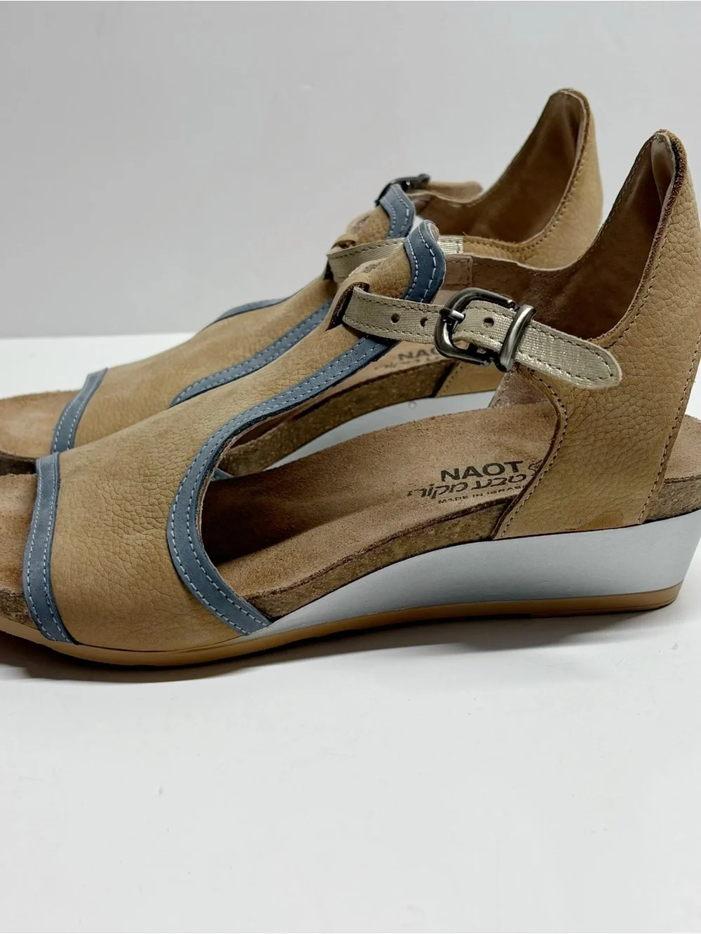 Naot comfortable open
